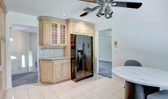 17 Twin Lakes Dr, Airmont, NY 10952