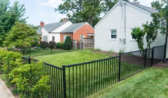 2501 CREST St, Alexandria, VA 22302