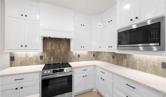 30 Benwick Ln, Bella Vista, AR 72714