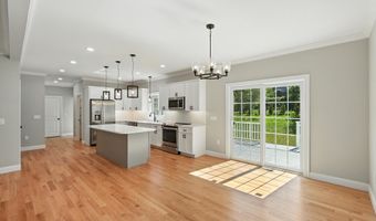 13 Kenwood Cir, Bloomfield, CT 06002