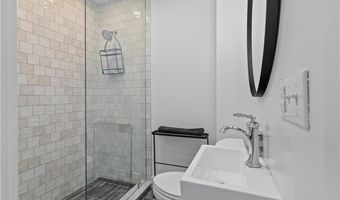 491 Thames St, Newport, RI 02840