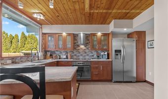 10 Ocean View Dr, Middletown, RI 02842