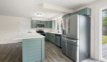 615 Country Club Ln, Anderson, IN 46011