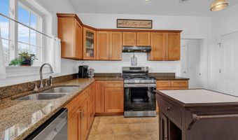 40 Hillview Dr, Bangor, ME 04401