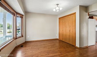 708 13th St SW, Altoona, IA 50009