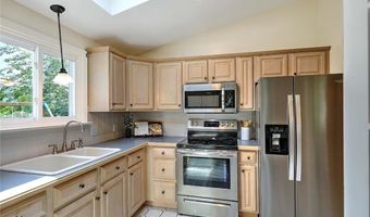 4 Harlem St, East Providence, RI 02916