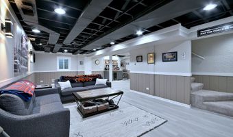 1350 W Barnwall Dr, Addison, IL 60101