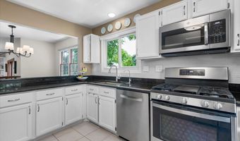 2012 N Yale Ave, Arlington Heights, IL 60004