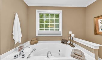 924 Woodcrest Way, Anderson, IN 46012