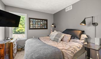 9820 Snow Pointe Dr SE, Alto, MI 49302