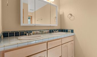 585 Nyla Ln, Ashland, OR 97520