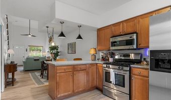 26 W Narragansett Ave 6, Newport, RI 02840