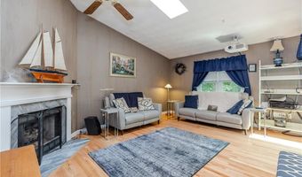 20 Birch View Ct, Cranston, RI 02921