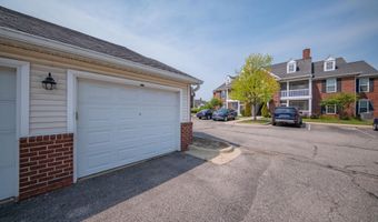 953 E Summerfield Glen Cir, Ann Arbor, MI 48103
