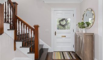 157 Arnold Ave, Cranston, RI 02905