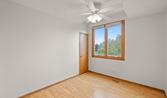 725 11th St SE, Altoona, IA 50009