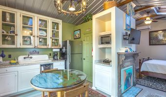 19 Leslie St, Apalachicola, FL 32320
