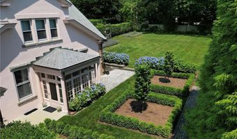 2 Hazard Ave, Newport, RI 02840