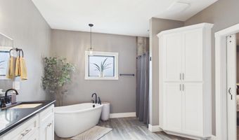 214 E Wapello St, Agency, IA 52530