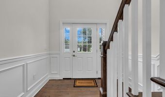41 Avondale Ln, Aberdeen, NJ 07747