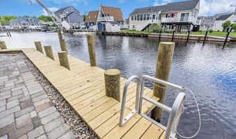 221 Magnolia Dr, Bayville, NJ 08721