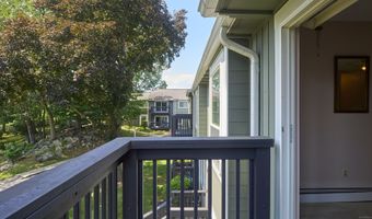 81 Ameridge Dr 81, Bridgeport, CT 06606