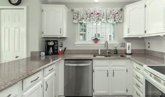 765 Spring Hill Farm Dr, Ballwin, MO 63021