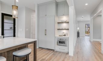 809 N KENMORE St, Arlington, VA 22201