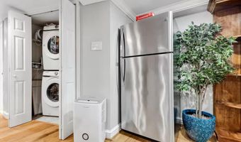104 R St NE B, Washington, DC 20002