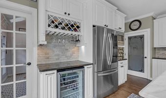 6 Surle Ct, Bayville, NJ 08721