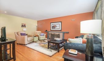 6781 Meadow Ridge Ln, Amberley, OH 45237