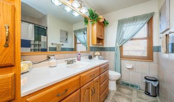 302 12th Ave NW, Altoona, IA 50009