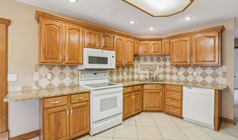 1046 8th St SE, Altoona, IA 50009