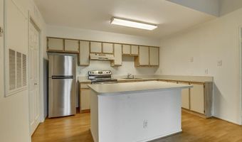 3305 WYNDHAM Cir 353, Alexandria, VA 22302