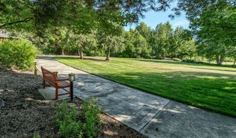 984 Golden Aspen Pl, Ashland, OR 97520