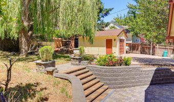 307 N Main St, Ashland, OR 97520