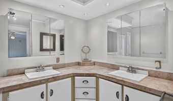 21986 LAUREL Ave, Aurora, OR 97002