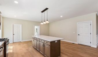 8 Lyn Ct, Cumberland, RI 02864