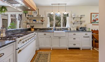 303 Beacon Hill Dr, Cheshire, CT 06410