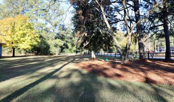 948 Pinebluff Lake Rd, Aberdeen, NC 28315