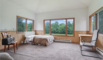 136 N Chillicothe Rd, Aurora, OH 44202