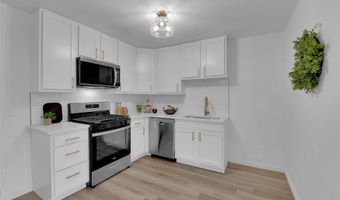 504 Thornlea Ct, Ballwin, MO 63011