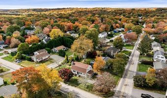 64 Juniper Trl, Narragansett, RI 02882