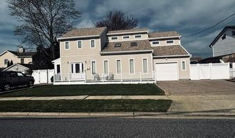 53 Coolidge Ave, Amity Harbor, NY 11701