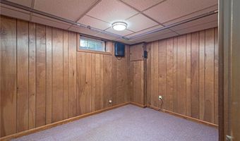 8 Somerset Rd, Cranston, RI 02910