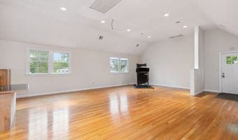 292 Plymouth St, Abington, MA 02351