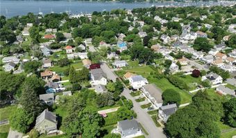 48 Garfield Ave, Bristol, RI 02809