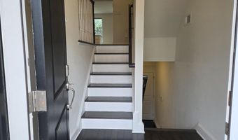 12 Putnam Ln, Danbury, CT 06810