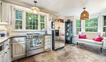 41 Clarendon Ave, Avondale Estates, GA 30002