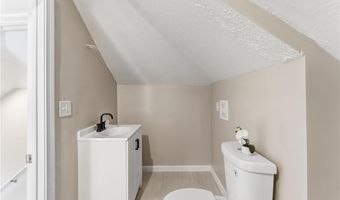 10 Woburn St, Cranston, RI 02910